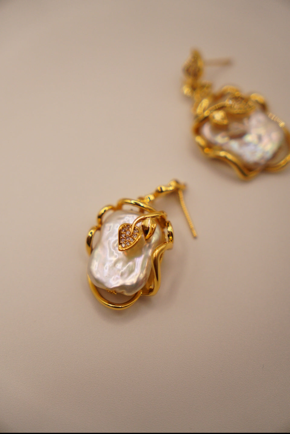 Elegant Baroque Pearl and Leaf Earrings